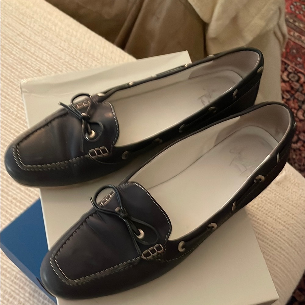 Women's 7N navy blue flats in nautical boat-shoe style (Used/No box)